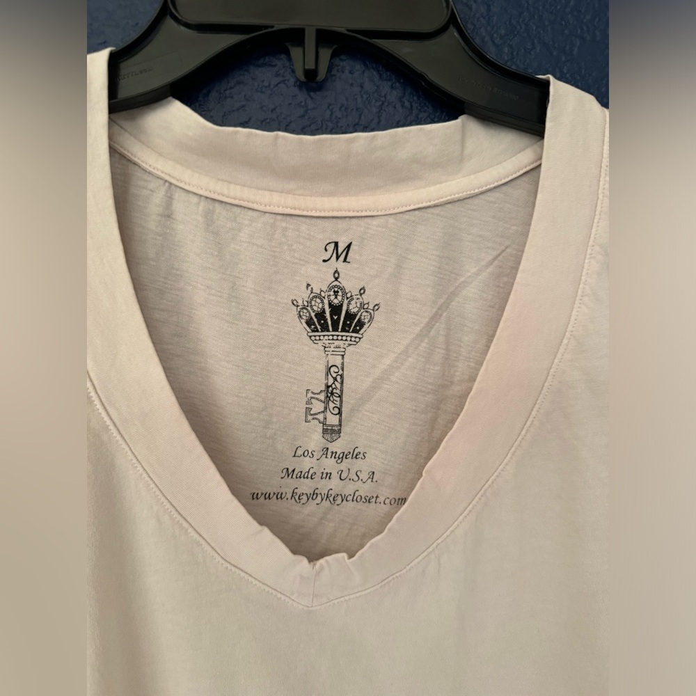 Key Closet Cream Women’s Carousel Horses Swarovski Studded Tee Size Medium - Picture 10 of 12
